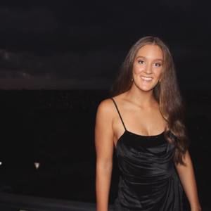 Meet your Posher, Mia